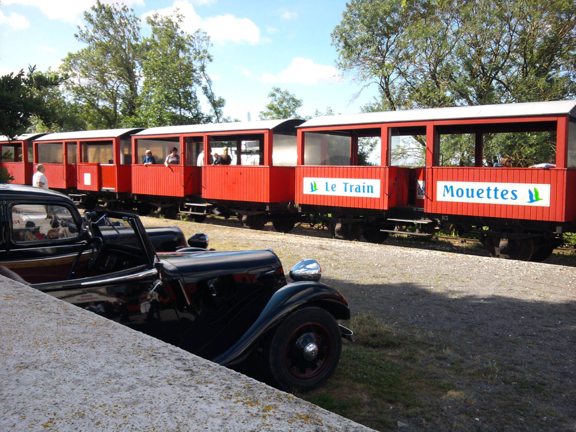 voiture-voyageur-rame-rouge-Baladeuses-Rouges